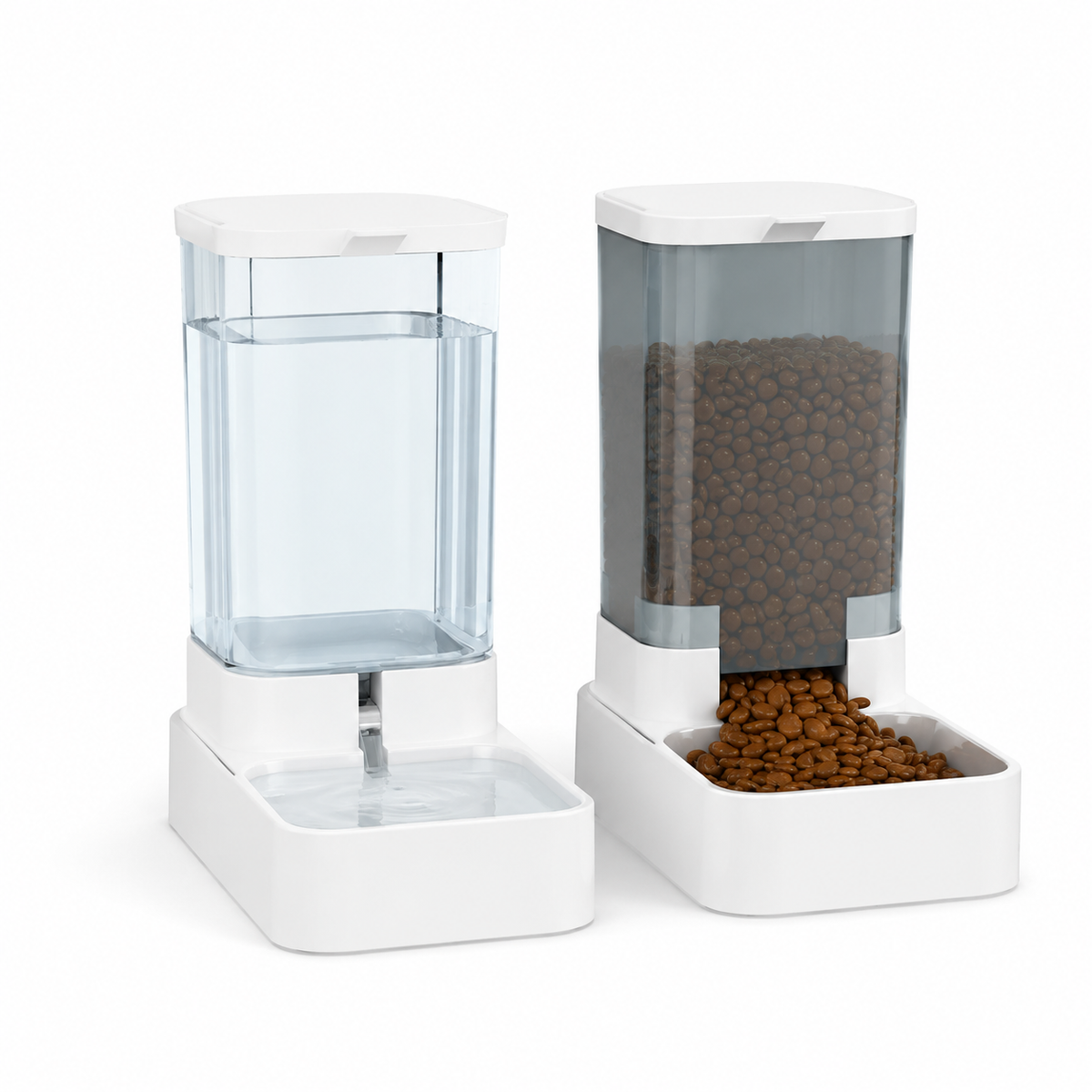Distributeurs automatiques d’eau et de croquettes DoglyHome sur fond blanc