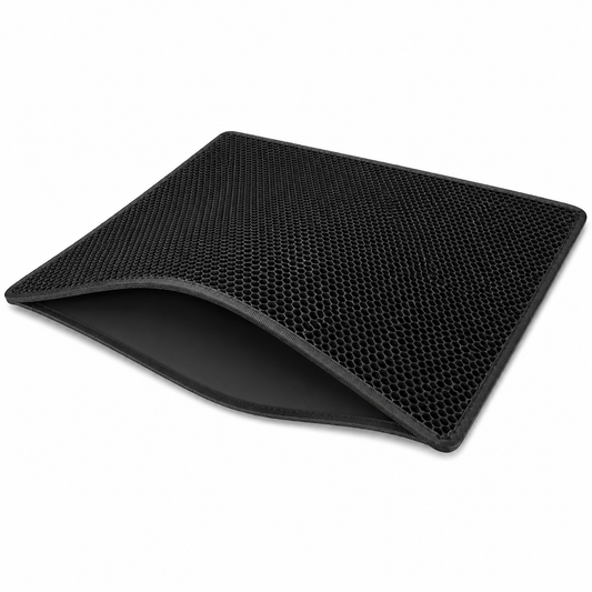 Tapis anti-litière double couche noir DoglyHome sur fond blanc